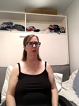 Snapshot of SweetandNaughty1 chatting on July 7, 4:15 am SweetandNaughty1 online show from July 7, 4:15 am