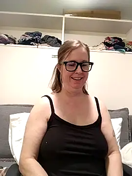 Snapshot of SweetandNaughty1 chatting on July 7, 6:47 am SweetandNaughty1 online show from July 7, 6:47 am