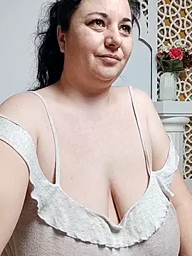 AleshaArabian online show from March 12, 6:40 am