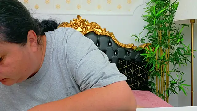 AleshaArabian online show from May 7, 3:23 am
