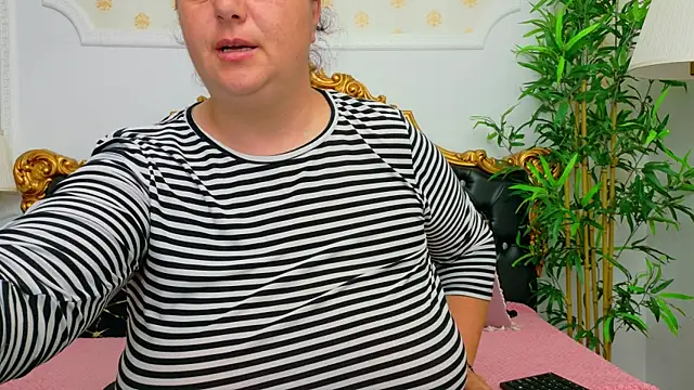 AleshaArabian online show from May 13, 3:37 am