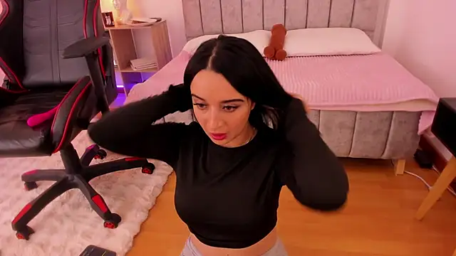 Snapshot of EmmyEvans1 chatting on March 23, 12:15 am EmmyEvans1 online show from March 23, 12:15 am