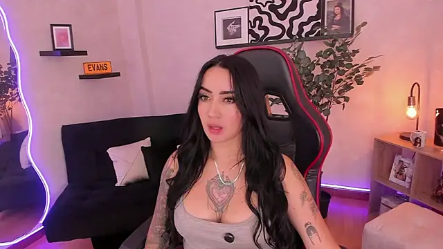 Snapshot of EmmyEvans1 chatting on September 24, 7:39 pm EmmyEvans1 online show from September 24, 7:39 pm