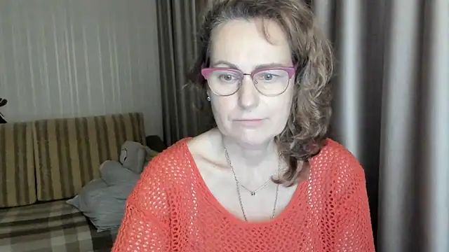 lauraoven online show from January 31, 6:36 pm