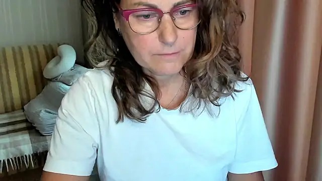 lauraoven online show from October 10, 7:40 am