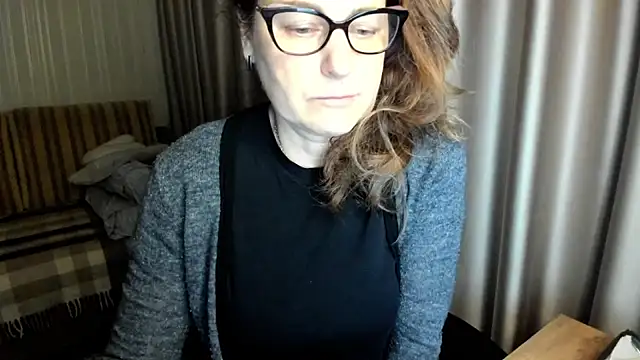 lauraoven online show from February 18, 5:42 pm