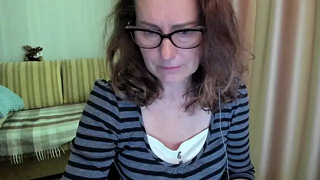 lauraoven online show from June 19, 8:18 am