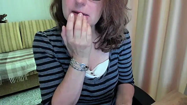 lauraoven online show from June 20, 7:33 am