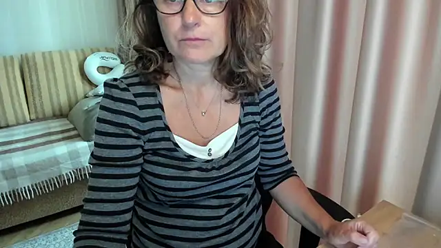 lauraoven online show from July 8, 7:13 am