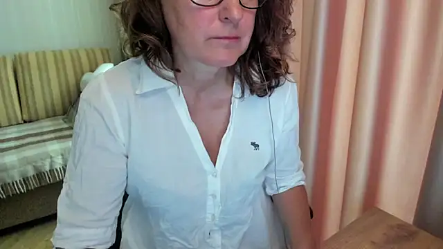 lauraoven online show from July 17, 7:15 am