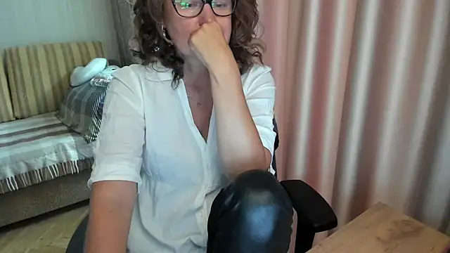 lauraoven online show from July 20, 10:39 am