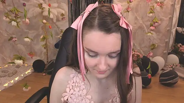Snapshot of CloudGrace chatting on July 14, 3:22 am CloudGrace online show from July 14, 3:22 am