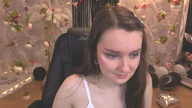 Snapshot of CloudGrace chatting on July 23, 6:17 pm CloudGrace online show from July 23, 6:17 pm