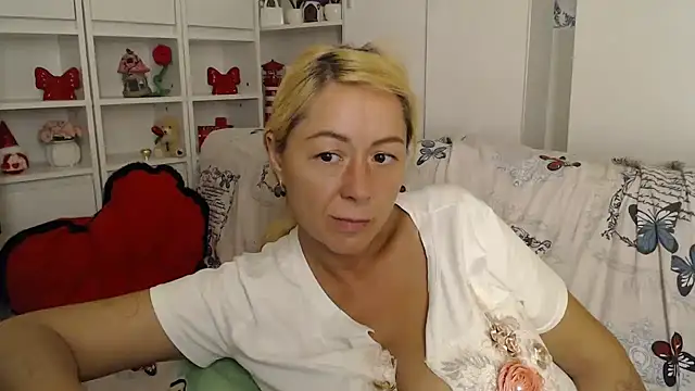 Snapshot of spell_of_love chatting on July 20, 12:47 am spell of love online show from July 20, 12:47 am