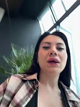 Snapshot of Wet__Bunny chatting on May 19, 6:20 am Wet Bunny online show from May 19, 6:20 am