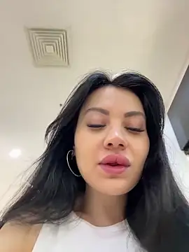 Snapshot of Wet__Bunny chatting on June 14, 6:15 am Wet Bunny online show from June 14, 6:15 am
