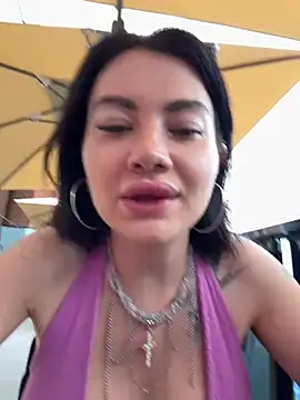Snapshot of Wet__Bunny chatting on June 25, 6:18 am Wet Bunny online show from June 25, 6:18 am