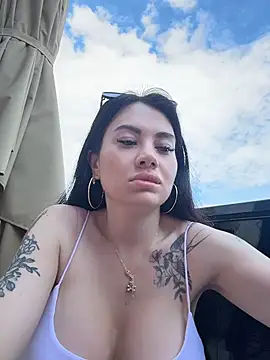 Snapshot of Wet__Bunny chatting on July 4, 6:19 am Wet Bunny online show from July 4, 6:19 am
