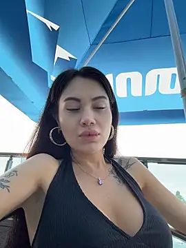 Snapshot of Wet__Bunny chatting on July 14, 10:21 am Wet Bunny online show from July 14, 10:21 am