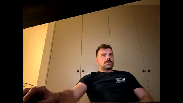 Snapshot of mrbigballs chatting on October 29, 10:22 pm mrbigballs online show from October 29, 10:22 pm