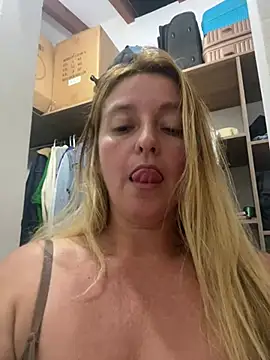 Snapshot of moniquerainx chatting on March 8, 2:59 am moniquerainx online show from March 8, 2:59 am