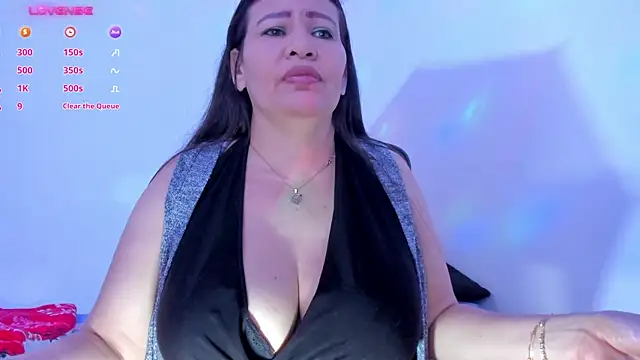Snapshot of esmeralda_milf chatting on December 3, 11:24 pm esmeralda milf online show from December 3, 11:24 pm