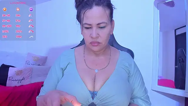 Snapshot of esmeralda_milf chatting on January 11, 8:43 pm esmeralda milf online show from January 11, 8:43 pm