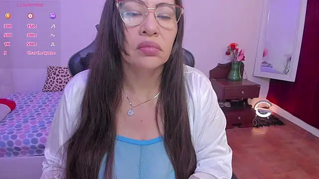 Snapshot of esmeralda_milf chatting on October 7, 11:40 am esmeralda milf online show from October 7, 11:40 am