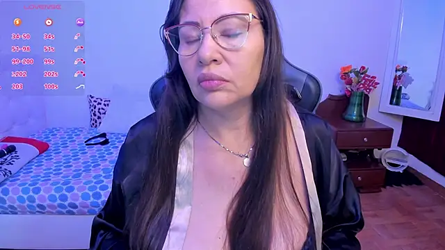 Snapshot of esmeralda_milf chatting on October 12, 8:08 pm esmeralda milf online show from October 12, 8:08 pm