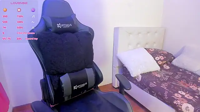 Snapshot of esmeralda_milf chatting on November 21, 7:23 pm esmeralda milf online show from November 21, 7:23 pm