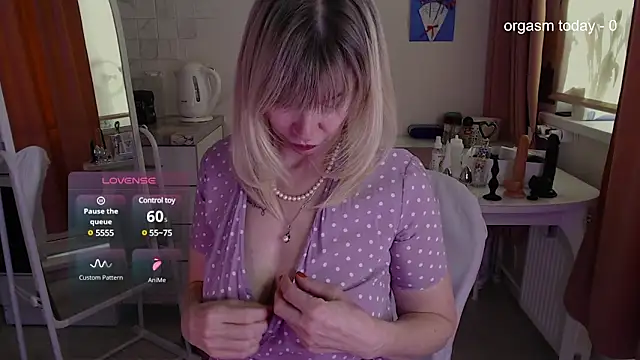 JuliaVilnet online show from March 11, 5:16 am