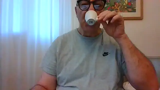 Snapshot of ANONIMO7735 chatting on June 4, 4:07 am ANONIMO7735 online show from June 4, 4:07 am