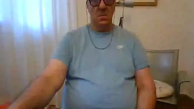 Snapshot of ANONIMO7735 chatting on June 11, 4:21 am ANONIMO7735 online show from June 11, 4:21 am