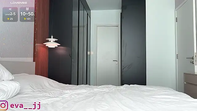 Eva JJ online show from February 14, 2:41 am