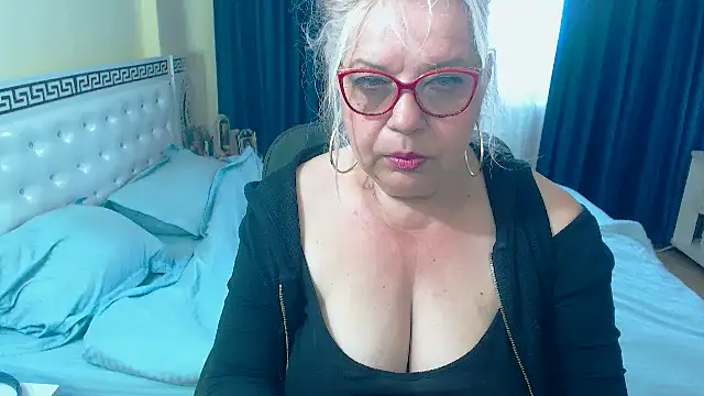 SonyaHotMilf online show from May 14, 11:06 am