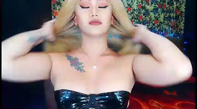 Snapshot of KylieMaxwellCaulfield_TS chatting on December 4, 7:34 pm KylieMaxwellCaulfield TS online show from December 4, 7:34 pm