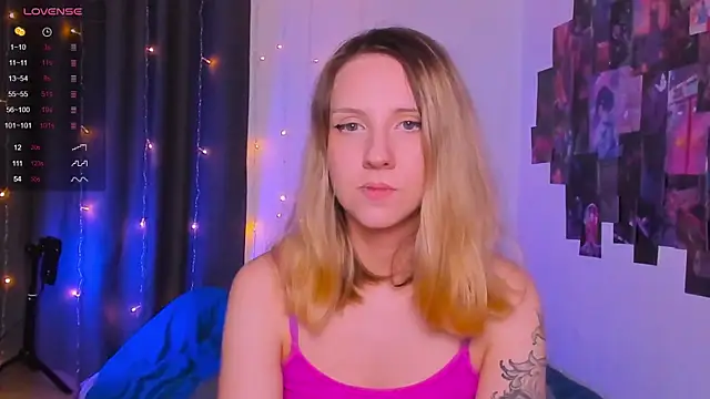 Snapshot of HotaruTomo chatting on December 19, 4:35 pm HotaruTomo online show from December 19, 4:35 pm