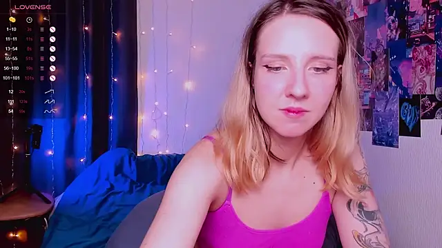 Snapshot of HotaruTomo chatting on December 19, 8:23 pm HotaruTomo online show from December 19, 8:23 pm