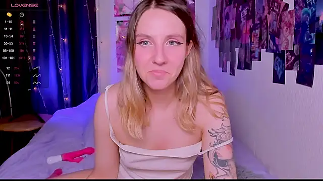 Snapshot of HotaruTomo chatting on January 29, 7:43 pm HotaruTomo online show from January 29, 7:43 pm