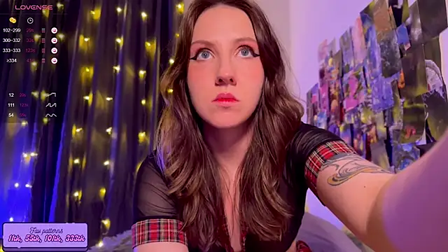 Snapshot of HotaruTomo chatting on December 20, 1:34 am HotaruTomo online show from December 20, 1:34 am