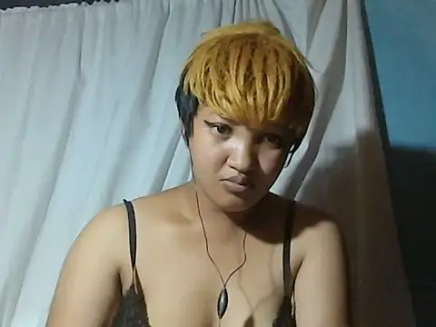 Snapshot of AVRILA chatting on November 27, 6:15 am AVRILA online show from November 27, 6:15 am