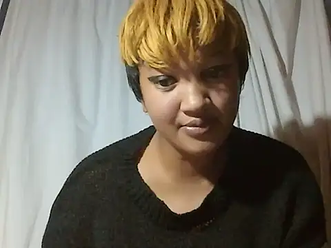 Snapshot of AVRILA chatting on December 16, 6:51 am AVRILA online show from December 16, 6:51 am