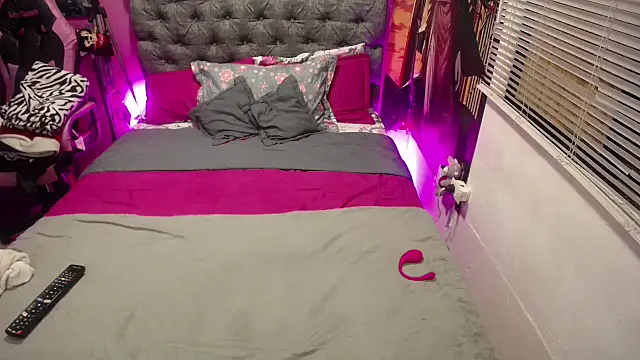 Snapshot of JEENEVIEVE chatting on December 4, 6:16 pm JEENEVIEVE online show from December 4, 6:16 pm