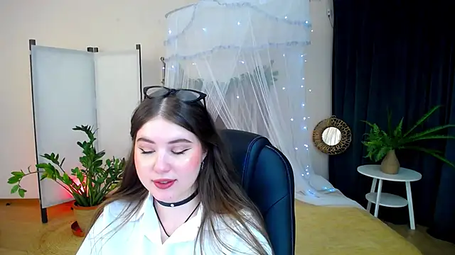 NicoleFoxery online show from February 7, 12:20 am