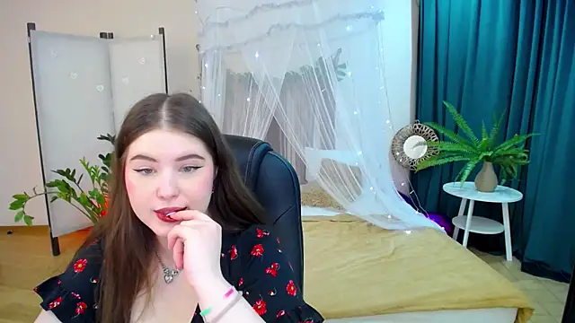 NicoleFoxery online show from March 8, 9:29 pm