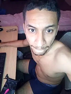 Snapshot of Luxlatingirlz_oficial chatting on February 5, 5:09 am Luxlatingirlz oficial online show from February 5, 5:09 am