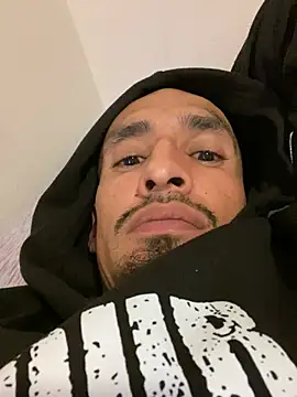 Snapshot of Prettyboiflaco chatting on December 31, 3:01 am Prettyboiflaco online show from December 31, 3:01 am