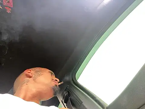 Snapshot of Prettyboiflaco chatting on March 4, 2:53 pm Prettyboiflaco online show from March 4, 2:53 pm