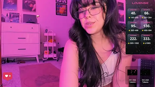 Snapshot of Evie-Luna chatting on February 4, 1:45 am Evie-Luna online show from February 4, 1:45 am