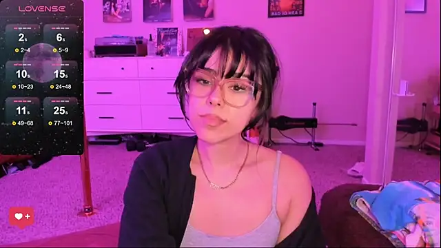 Snapshot of Evie-Luna chatting on February 9, 3:43 am Evie-Luna online show from February 9, 3:43 am